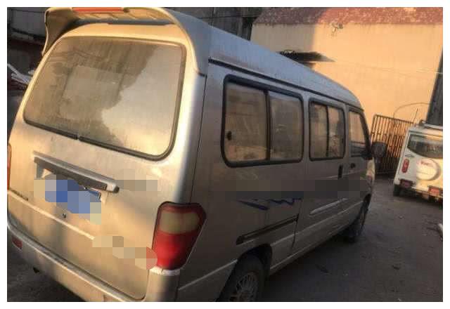 五菱面包车快散架了还上路还有超速违章未处理车友胆子真大