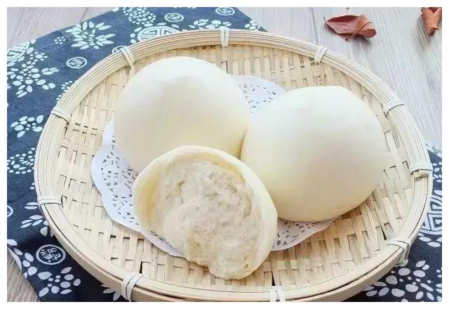 吃不完的馒头别再直接放冰箱了,教你正确做法,放半个月照样松软