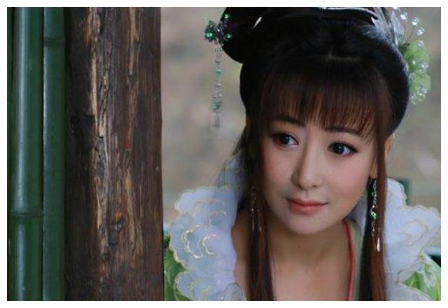 她曾在娱乐圈红得发紫如今却只能拍网剧导演这下赚到了