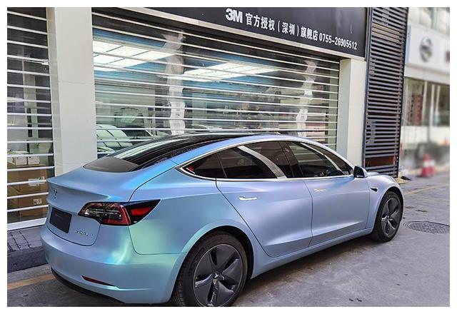 特斯拉m3哑面钻石灰魅蓝灰与蓝相交魅而不骚街头大秀