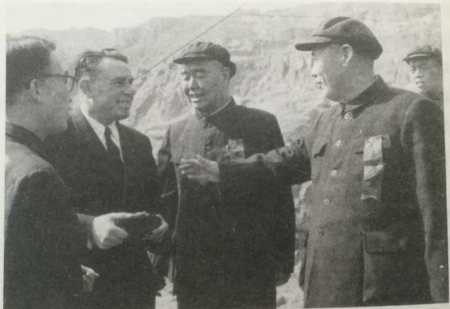 穿上军装,他是一代名将,脱下战袍,他是人民的好部长|水利工程|傅作义|新疆_新浪新闻