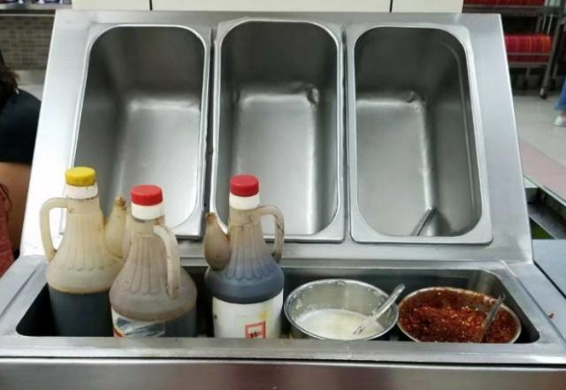 看了北大食堂的饭菜和价格，我无限后悔，为何高中没有好好学习？休闲区蓝鸢梦想 - Www.slyday.coM