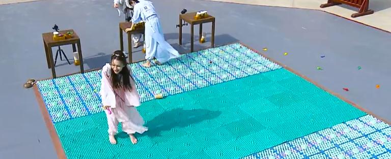奔跑吧指压板游戏有多难沙溢疼哭baby崩溃大喊这太难了