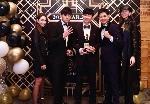 王力宏变王老师?在网上教唱歌,亲自回答学生问题并熬夜改作业休闲区蓝鸢梦想 - Www.slyday.coM 王力宏变王老师?在网上教唱歌,亲自回答学生问题并熬夜改作业休闲区蓝鸢梦想 - Www.slyday.coM