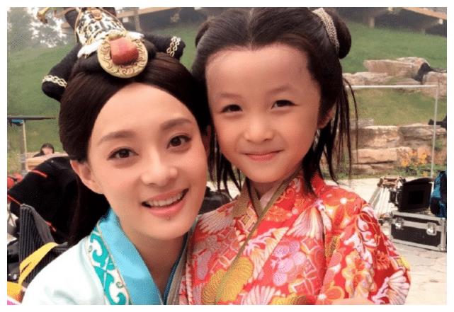 田亮的儿子田宸羽前段时期跟着妈妈叶一茜一起参加走秀,很多人才发现