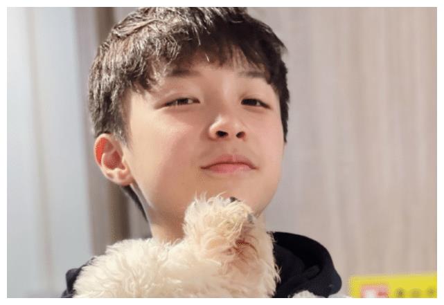 本以为田宸羽长大够精致了,直到看见"稷儿",才知道啥是男神!