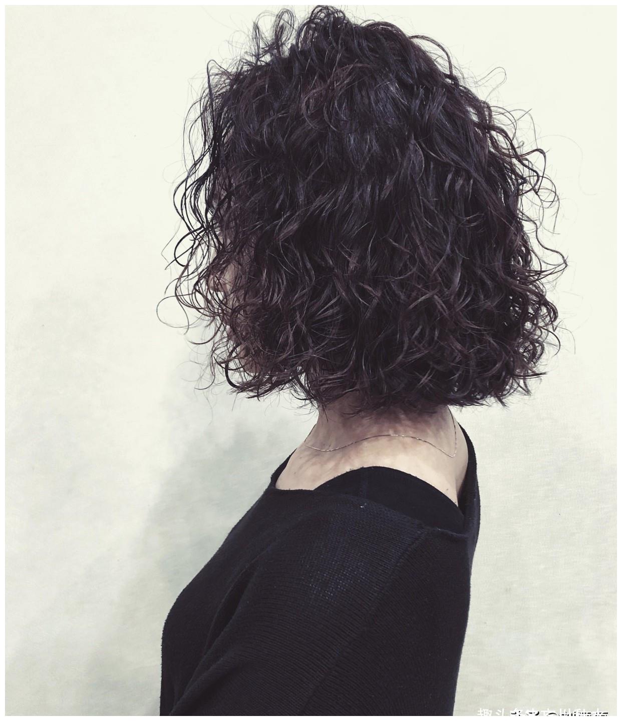 今冬流行烫满头发型20多款时尚还保暖烫完真洋气