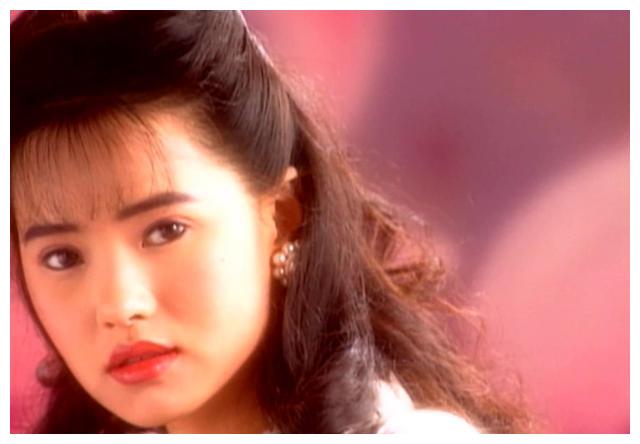 1999年深夜,伊能静全身只穿睡衣,敲开了黄磊的门:我的胸口好疼