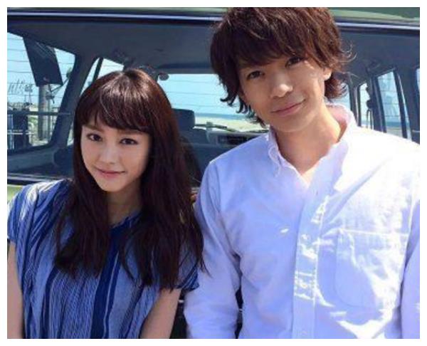 日本女星桐谷美玲发文宣布生子喜讯 三浦翔平升级当爸爸 财经头条