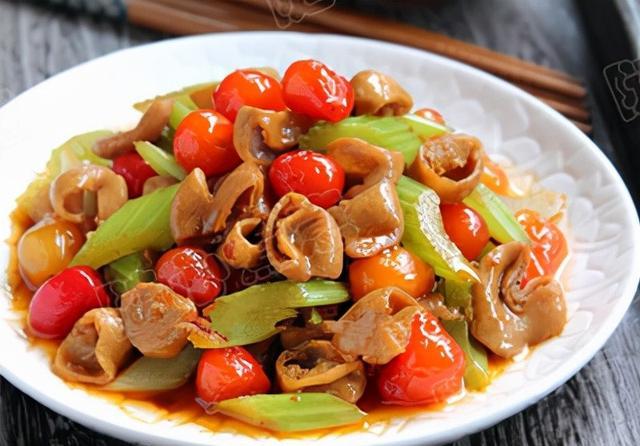 肥肠还可以用泡椒做就连不爱吃辣的我都能吃一大碟子实在是香