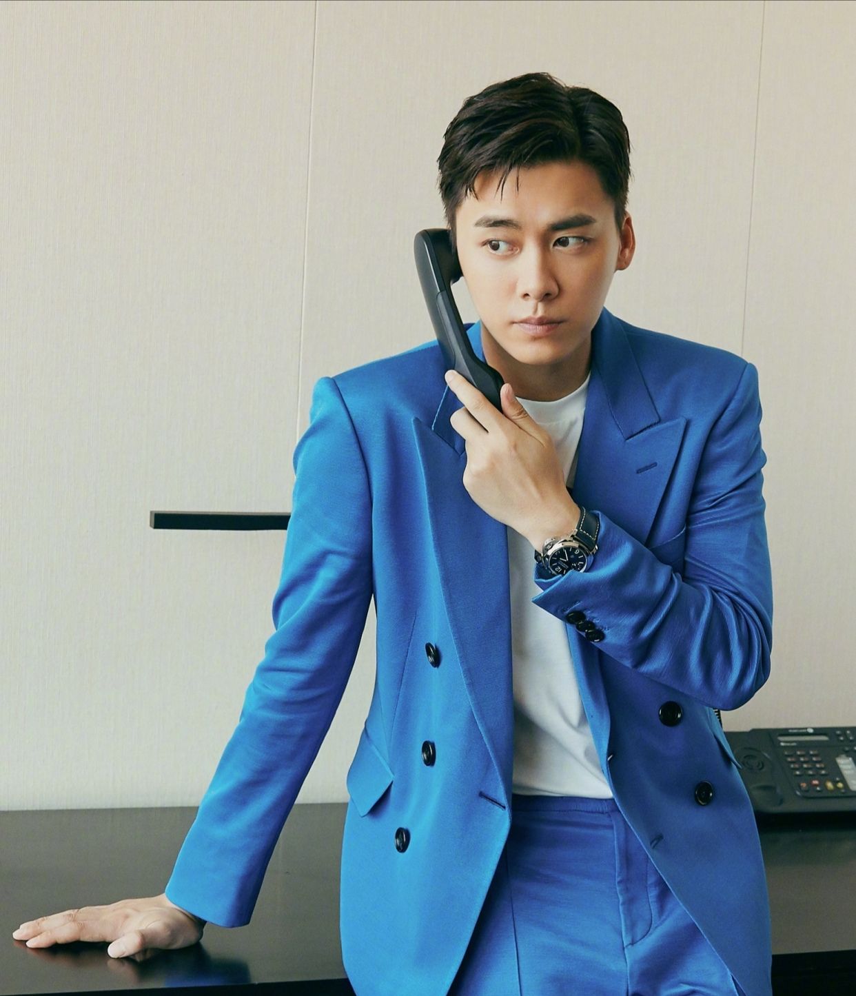 李易峰宝石蓝西装,清新有型,真蓝朋友