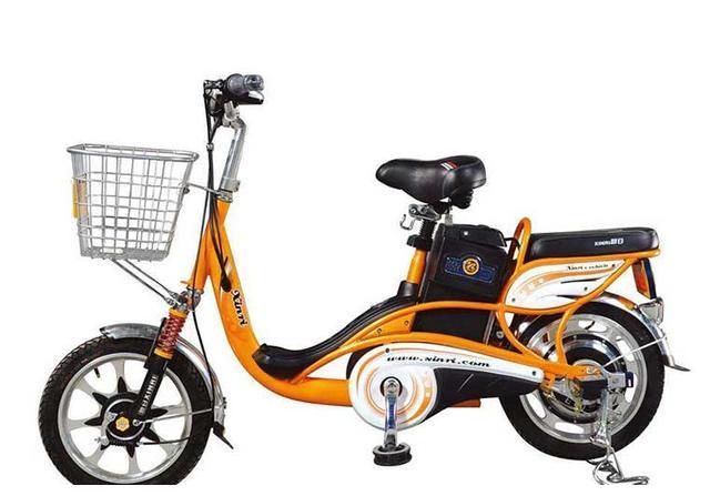 电动车装脚蹬才达标,专家:安全角度出发,车主:你骑两圈看看