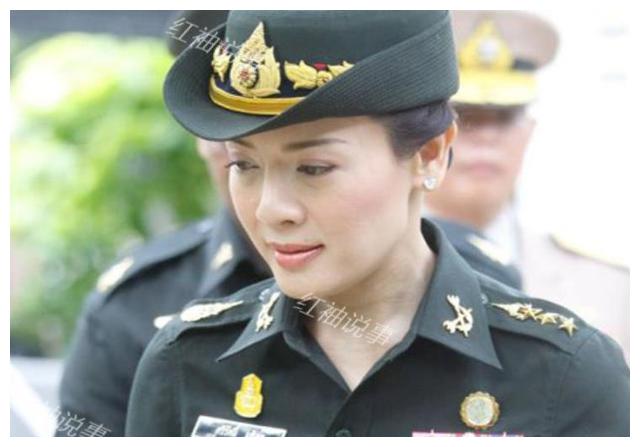 一颦一笑惊艳时光,不愧是泰国最美王妃|西拉米|玛哈|军装_新浪新闻