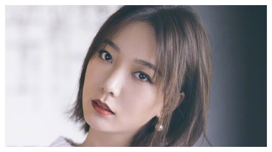 王珞丹的亲姐姐王楚涵,被大众称为"春晚姐",她到底有何魅力