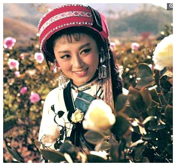 东方美人杨丽坤14张老照片从13岁到天命之年