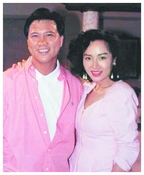 恬妞和恬妮:一个嫁万梓良,一个嫁岳华,一对姐妹花命运大不同