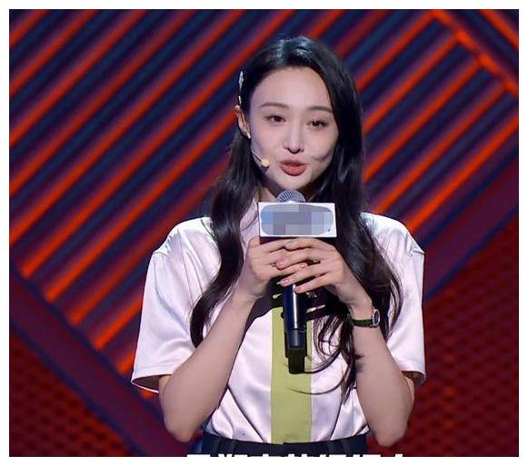 《脱口秀大会》郑爽经纪人是郑爽,暗讽前男友是跑腿,言语很直白