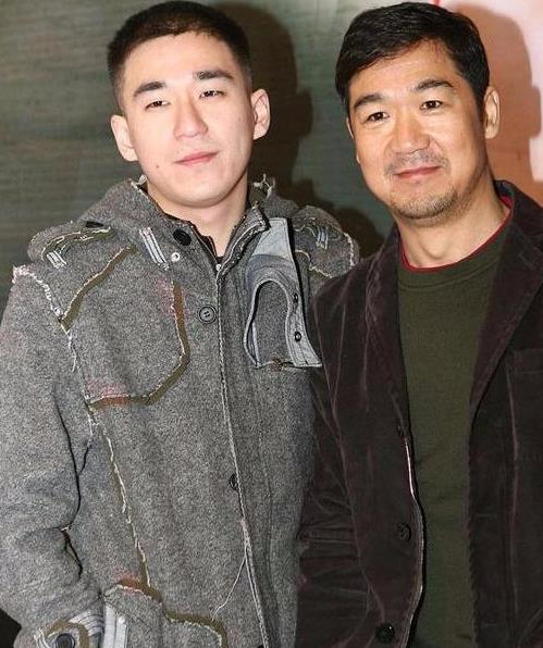 37岁张默一副颓废张国立也无奈前女友童瑶华丽翻身一炮而红