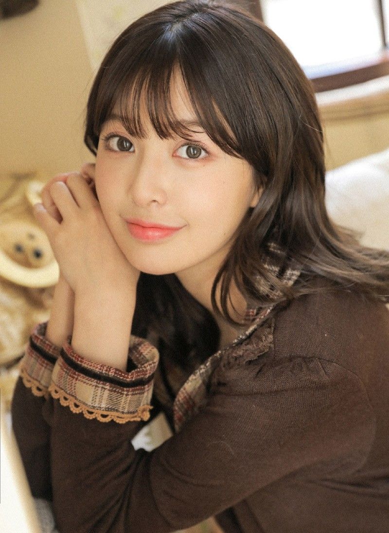大眼睛美女素雅风格写真