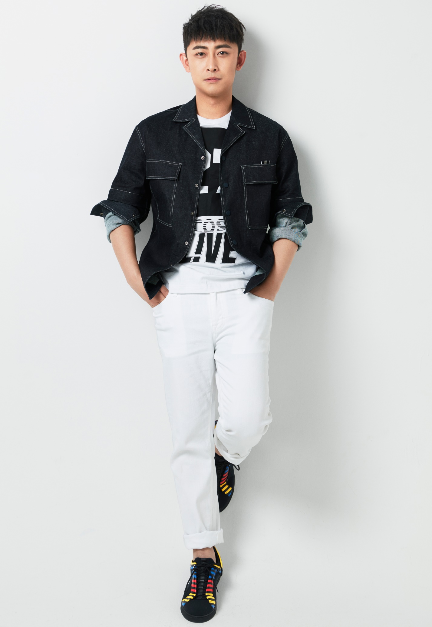 刘超宣传照刘超宣传照纵观演员刘超所出演的作品,他所塑造的角色可谓