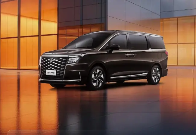 瑞风RF8不想只卖配置，它更想替中国家庭争回体面舒服和秩序