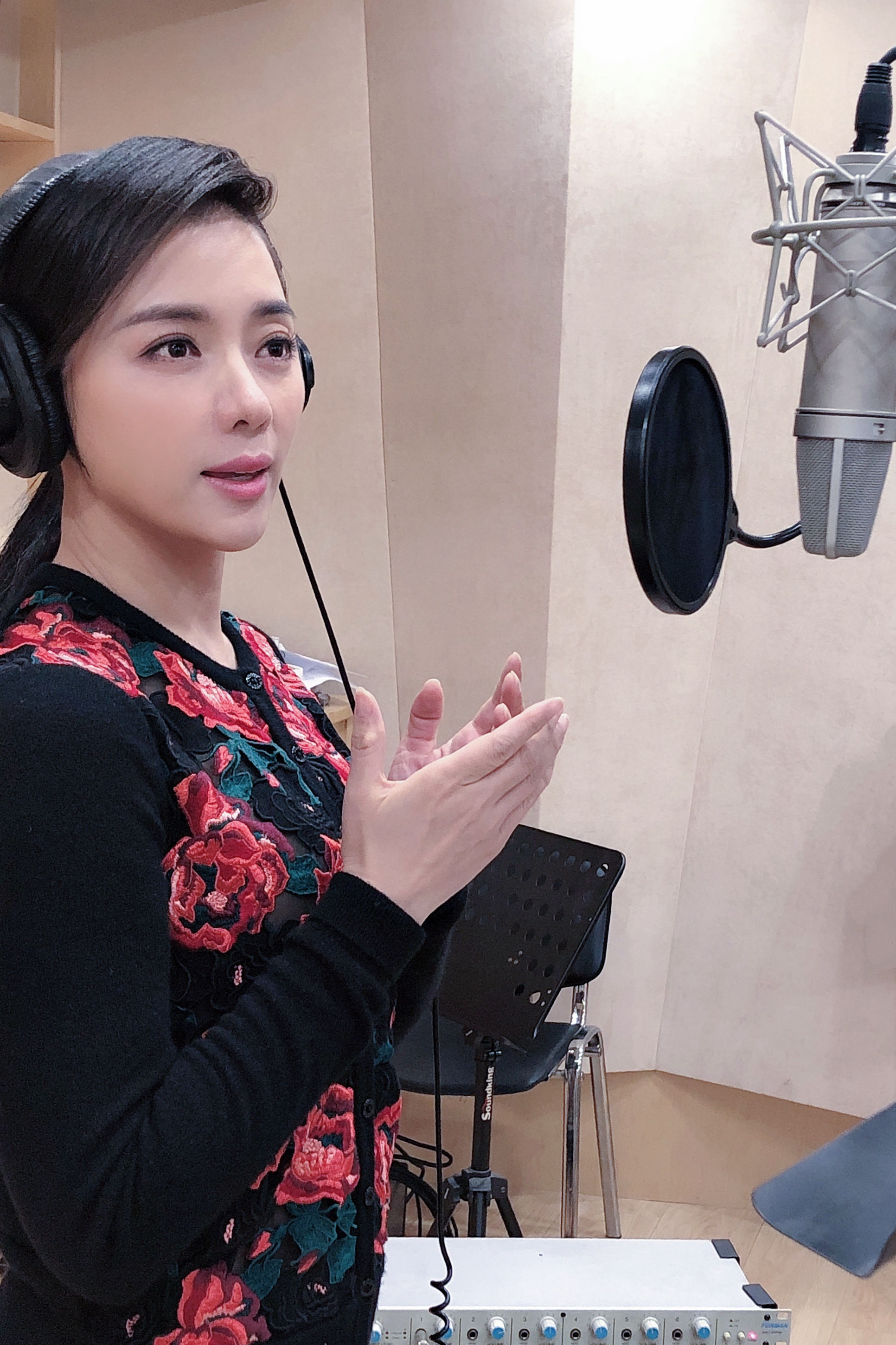 李殊,杨竹青,霍敬,曾黎,陈印泉,侯振鹏等16位演员以及30余位演奏员