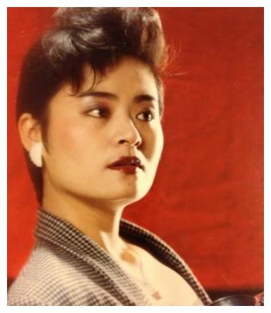 打败韦唯毛阿敏,却被亲弟弟砸致脑震荡,一代歌后靠做保姆为生休闲区蓝鸢梦想 - Www.slyday.coM 打败韦唯毛阿敏,却被亲弟弟砸致脑震荡,一代歌后靠做保姆为生休闲区蓝鸢梦想 - Www.slyday.coM