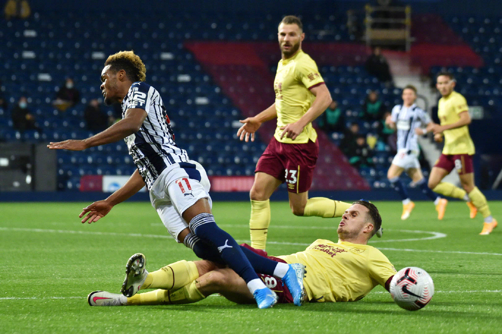 英超联赛第5轮西布朗0:0伯恩利,两支球队最终各取一分_高清图集_新浪