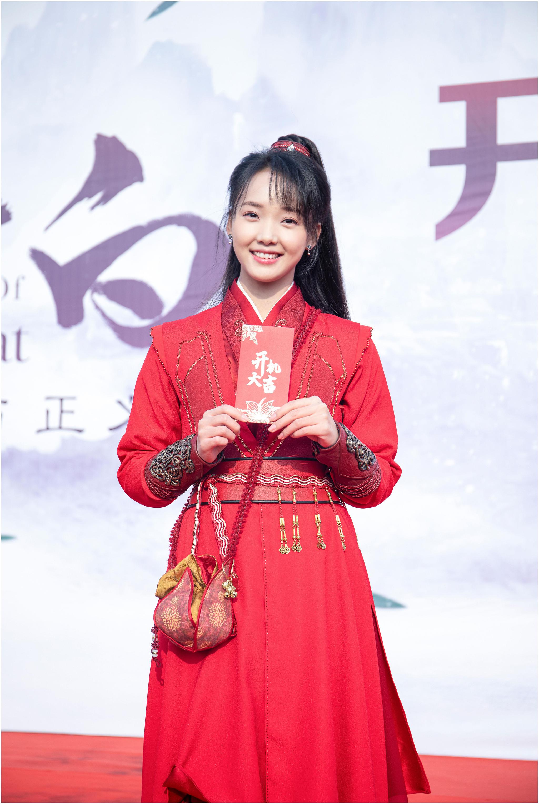 新剧夜燕白横店开机吕小雨化身大力萝莉恣意江湖