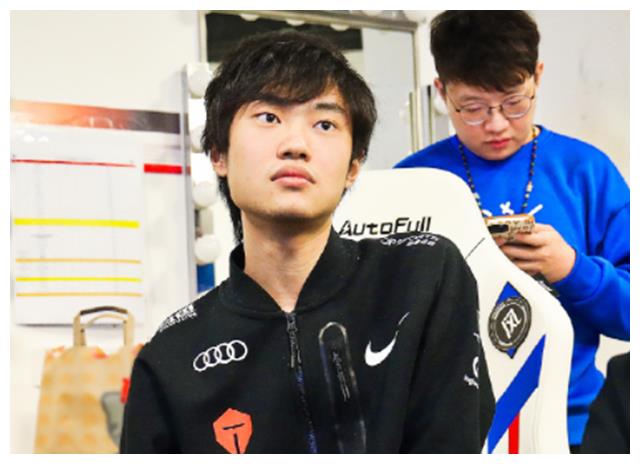 儿子拒绝2000万年薪，左手父母的态度让人咋舌：高身价也要接得住休闲区蓝鸢梦想 - Www.slyday.coM