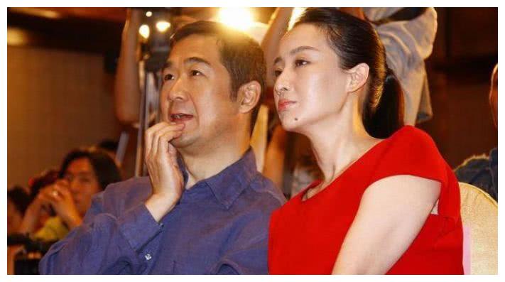 她与歌坛皇帝认识3天闪婚,生女儿后却被老公抛弃,49岁依然单身|买红妹