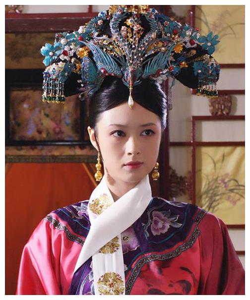 重温《甄嬛传》,才发现别人都是纯元的替代,只有华妃是特别的