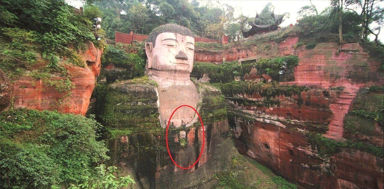 乐山大佛胸口发现暗门,专家前来勘察,才得以揭开巨佛的秘密