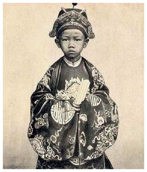 越南末代皇帝：结局比溥仪还要差很多，但皇后却比婉容要漂亮几分