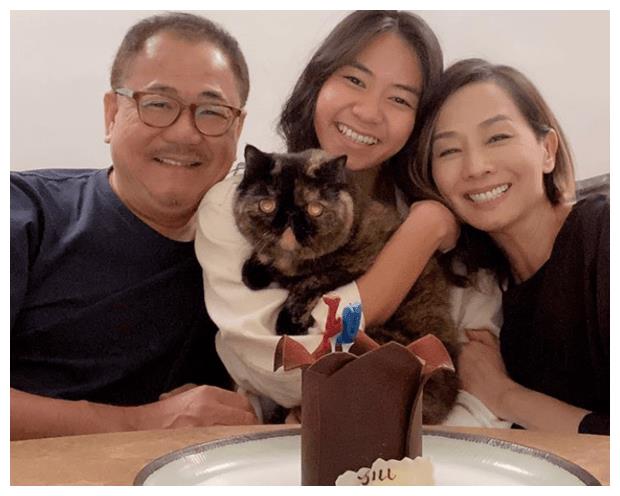 曾认张国荣为舅舅,与75岁老公似是两代人|毛舜筠|张国荣|丁平_新浪