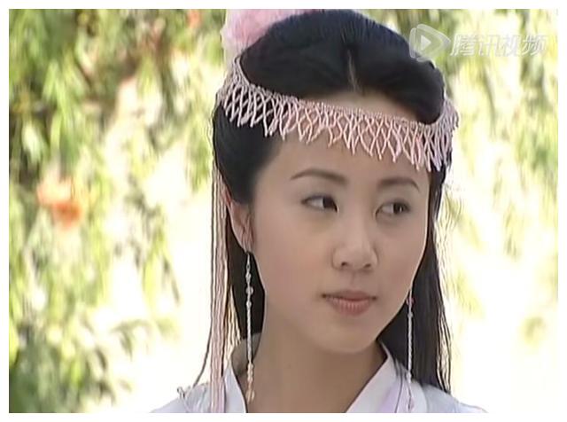 孙莉年轻时扮演金牡丹,9个扮相惊艳了时光,串珠网状额饰真漂亮