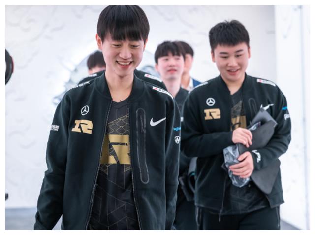 看到EDG和RNG八强交手,beryl直接笑出声,DK选手还嘲讽LPL?休闲区蓝鸢梦想 - Www.slyday.coM 看到EDG和RNG八强交手,beryl直接笑出声,DK选手还嘲讽LPL?休闲区蓝鸢梦想 - Www.slyday.coM