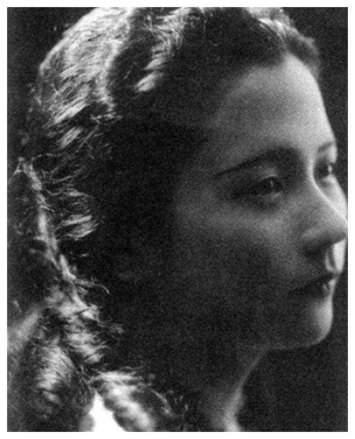 她是捧红张国荣的女强人:13岁被母亲送走,7年后回家又被赶出门|周采茨