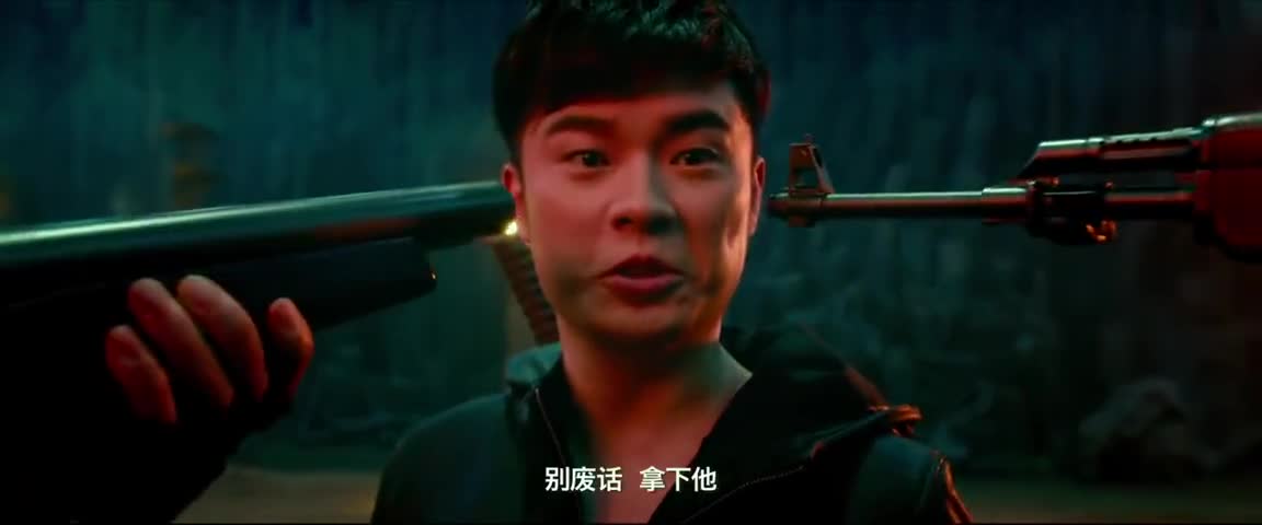 爱情公寓:陈赤赤逆袭大变身,一个响嗝震退两人!神技无敌