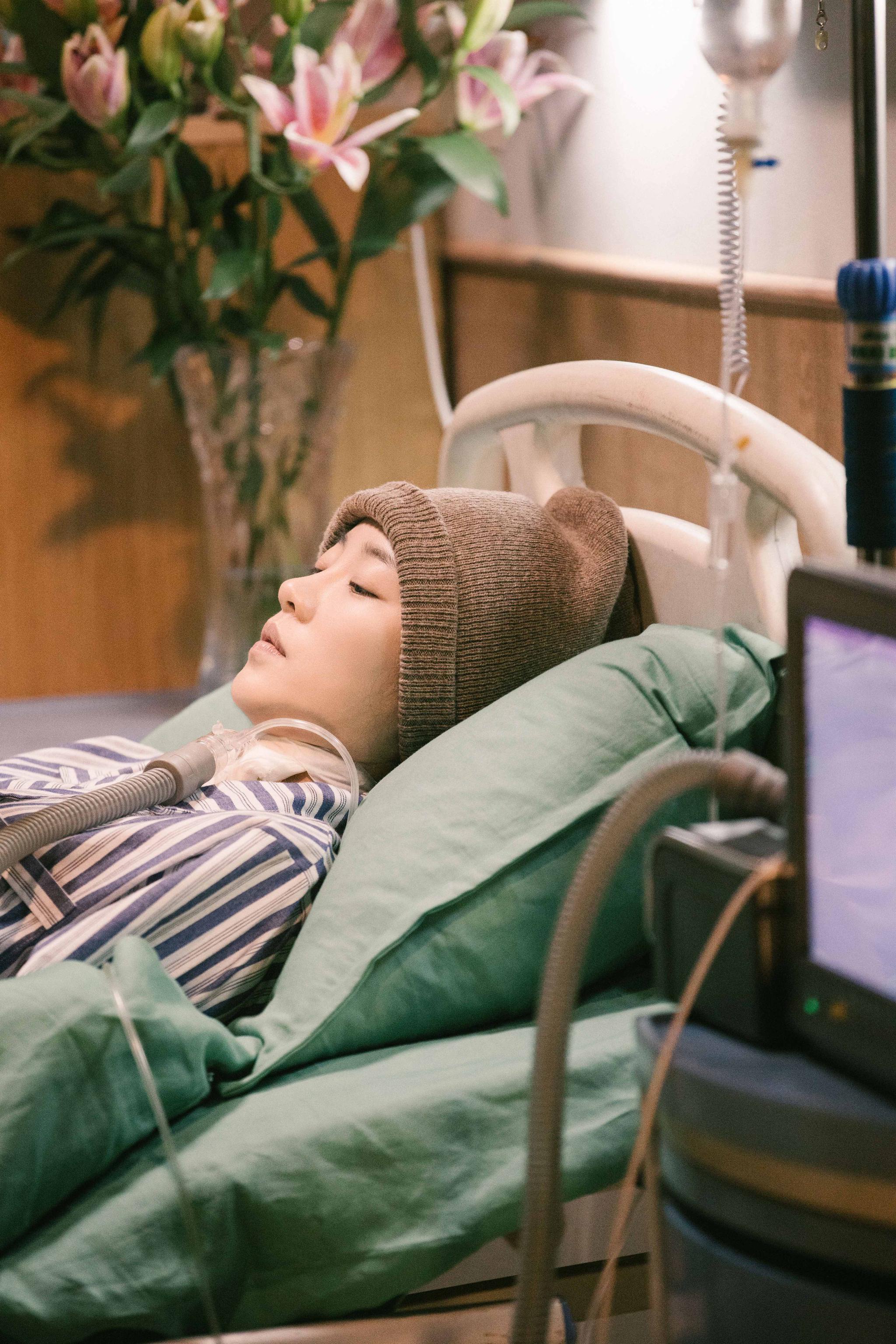 张月演员请就位2剧目播出拔氧气管惹人心疼演技深入人心