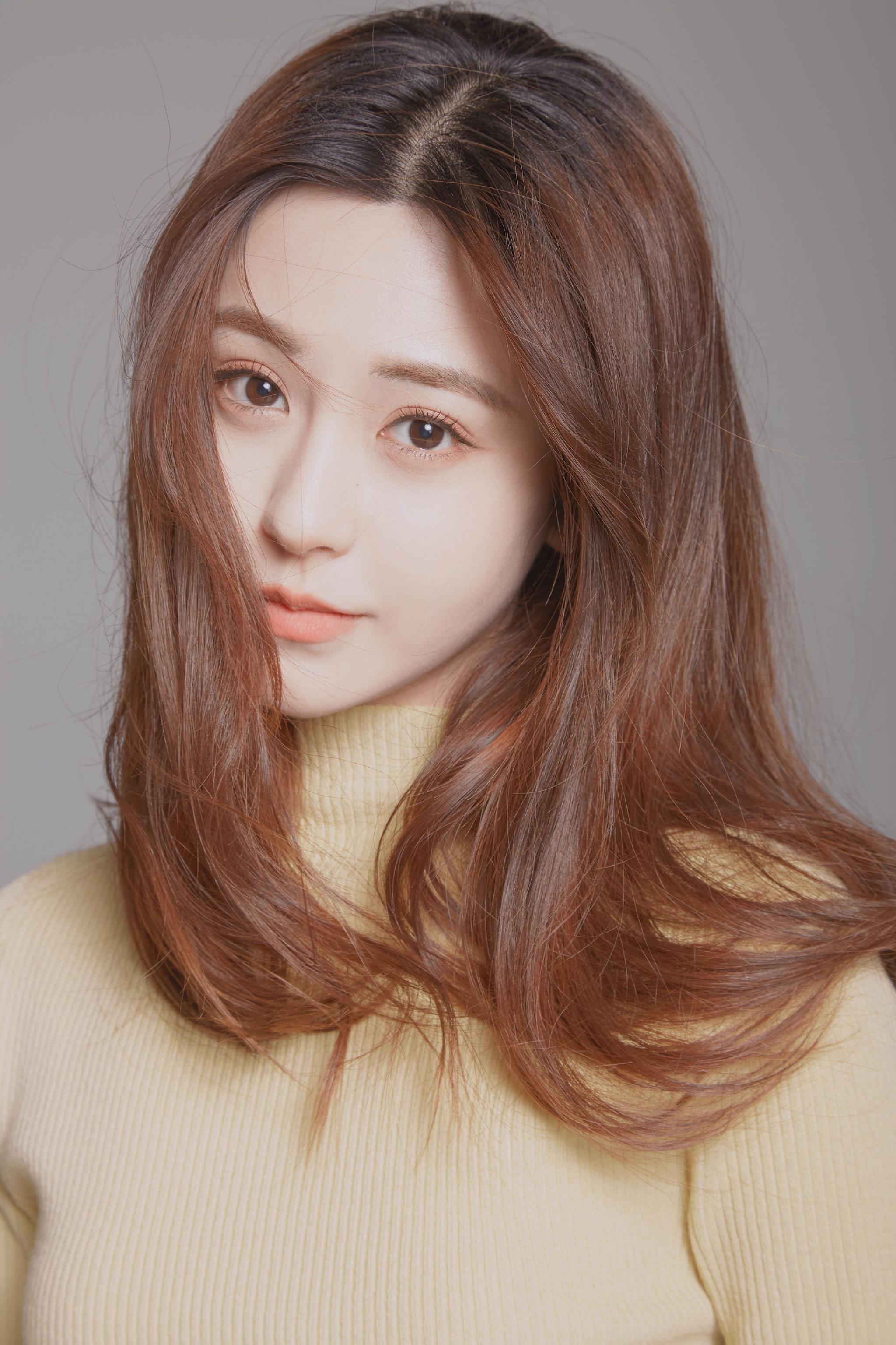 朱圣祎新鲜写真照释出 恬静淡雅气质温柔_高清图集_新浪网