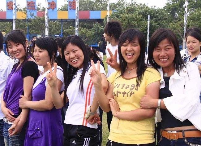 十年前的工厂打工妹流行厚重齐刘海大家有印象吗