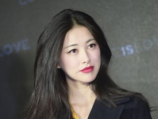 她被誉为中国第一美女 是美貌与智慧并存的演员,因演技好走红