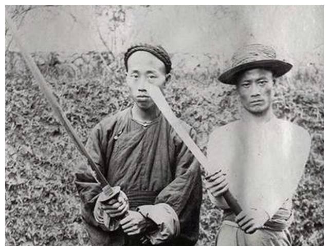 清末刽子手,斩首技艺精湛,不听师父衷心劝告,晚年预言一一应验