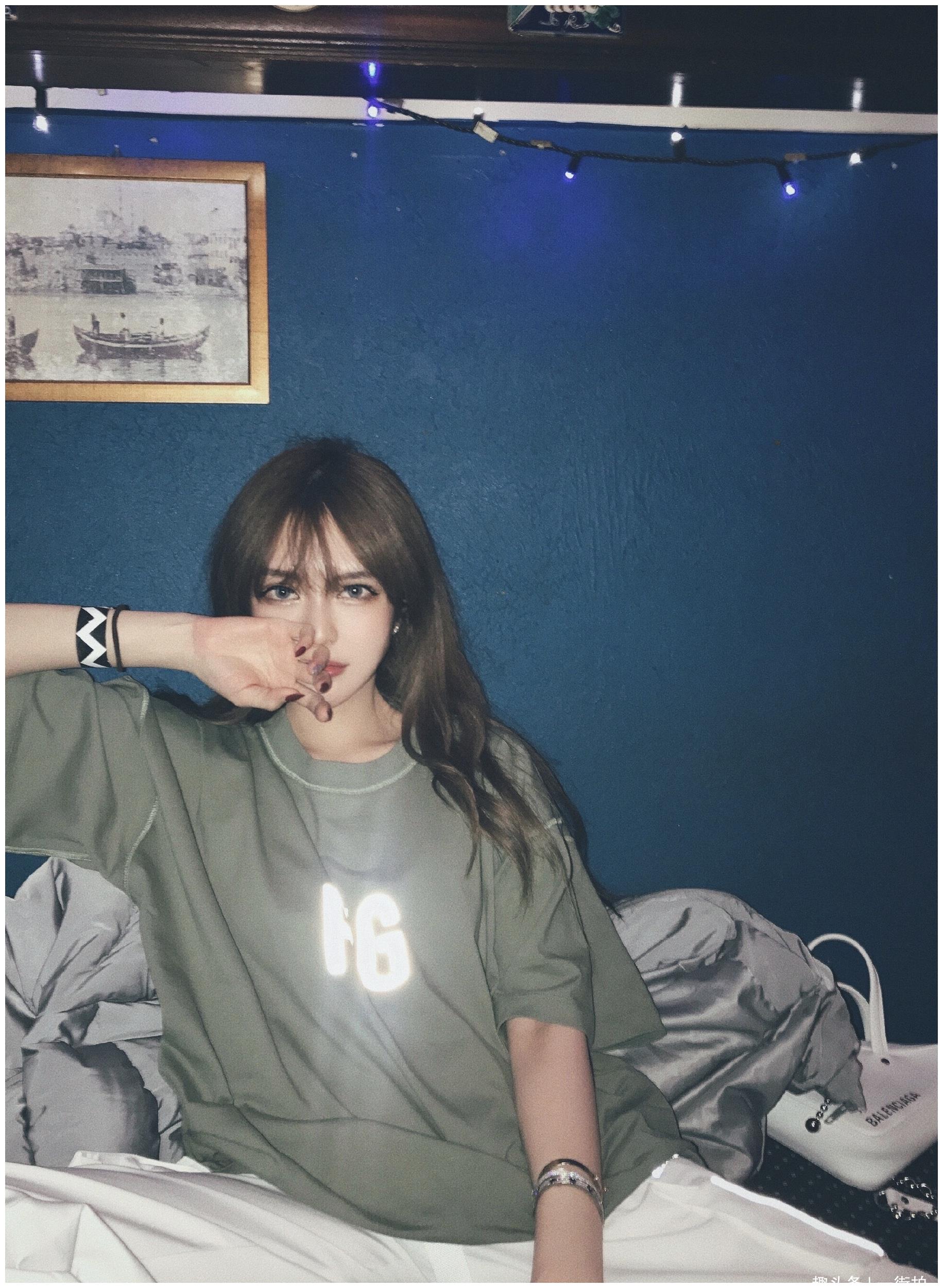 罗志祥女友周扬青不理分手传闻,喝咖啡晒自拍心情好,看起来惬意