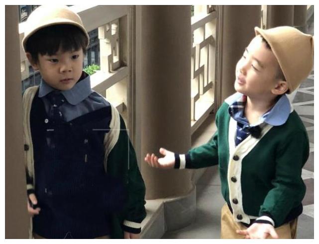 爸5萌娃重聚,jasper紧盯嗯哼,兄弟俩手舞足蹈热聊不停