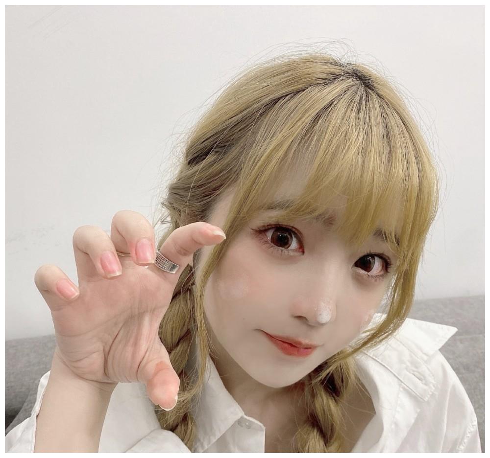 千万网红郝一点素颜出镜,平平无奇如路人,人设彻底没了