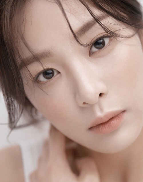 韩国女艺人薛仁雅近照曝光 素色装扮衬美肌|薛仁雅