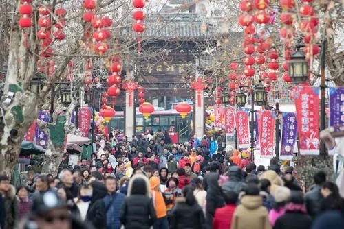 春节假期延长到10天?全国人大代表建议上热搜!网友:别调休!休闲区蓝鸢梦想 - Www.slyday.coM 春节假期延长到10天?全国人大代表建议上热搜!网友:别调休!休闲区蓝鸢梦想 - Www.slyday.coM