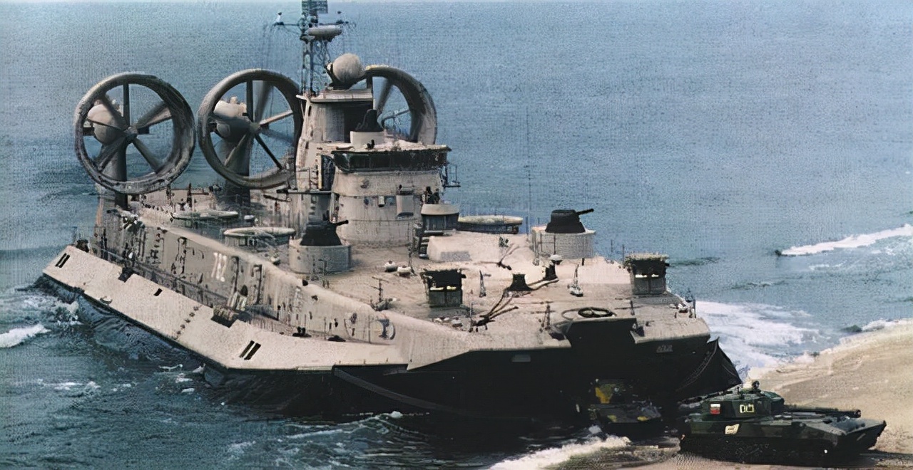 全球只有15艘欧洲野牛级气垫船有多大跟坦克比比就知道了